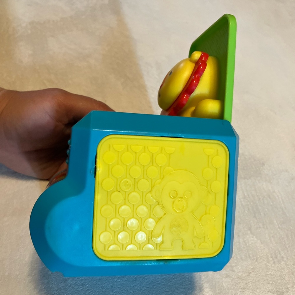 *last chance* Colorful Lion Pop-Up Toy - Jack in the Box - Picture 3 of 5